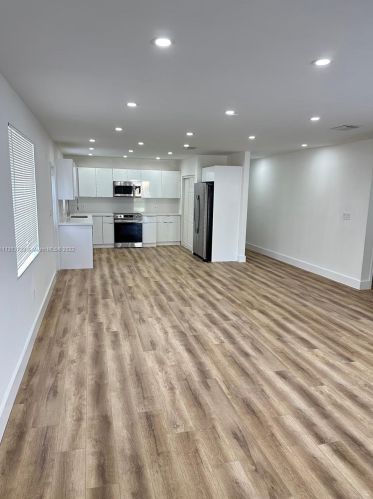 5734 37 St, Hollywood FL 33024-8402 exterior