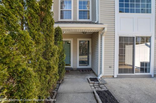 55 Richmond Ct, Tinton Falls, NJ 07712-7735