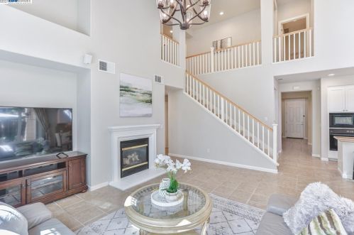 330 Langton Ct, San Ramon CA  94582-4692 exterior