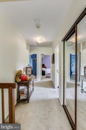 9525 Debra Spradlin Ct, Springfield VA  22015-4183 exterior