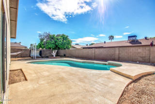 10234 52nd Dr, Glendale, AZ 85302-1604