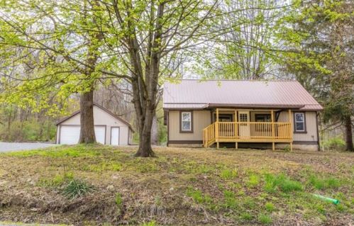 985 Deer Creek Rd, Hermitage, PA 16159-4817