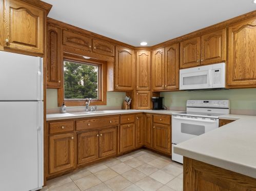 1044 Union Rd, Manitowoc WI 54220-9451 exterior