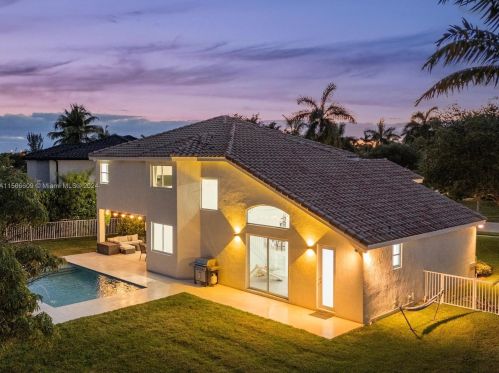 3761 144th Ave, Hollywood FL  33027-3785 exterior