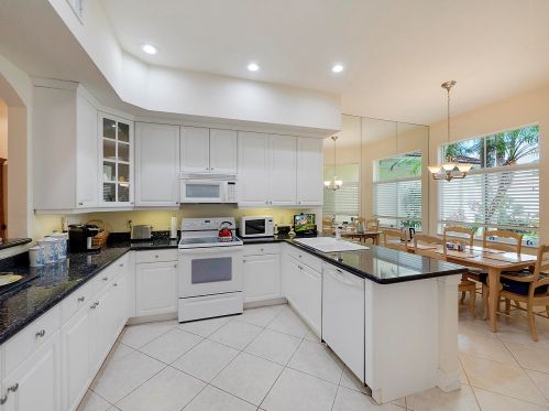 107 Palm Bay Dr, West Palm Beach, FL 33418-5725