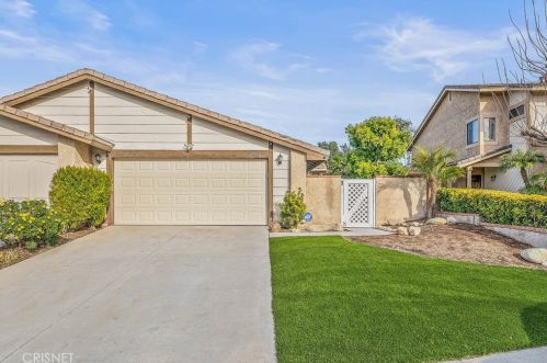 25908 Palomita Dr, Santa Clarita, CA 91355-3325