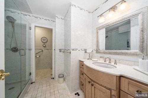 19 Kerri Ln, Lincoln Park NJ  07035-2113 exterior