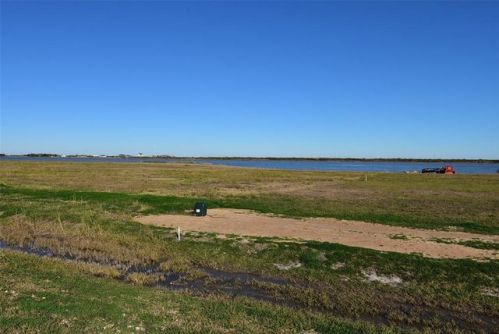 1187 Bayview Dr, Palacios, TX 77465-1493