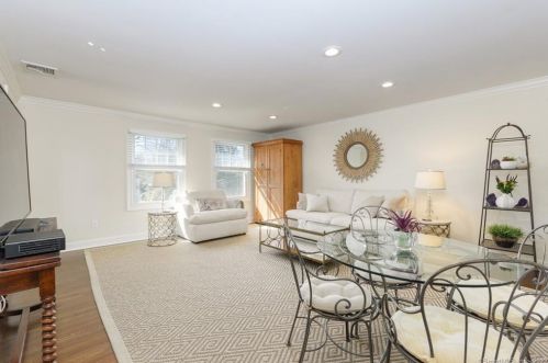 32 Oak Grove Pl, New Canaan CT  06840-6241 exterior