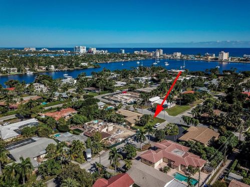 712 10th Ave, Hollywood FL  33019-1903 exterior