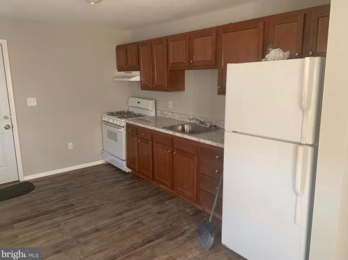 27 Wood St, West Deptford NJ  08066-1444 exterior