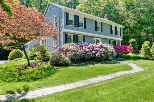 25 Princess Pine Ln, Bridgeport, CT 06612-2010