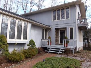 172 Gates Ave, Gillette, NJ 07933-1708