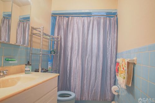 47 51 St, Bayonne NJ  07002-4117 exterior