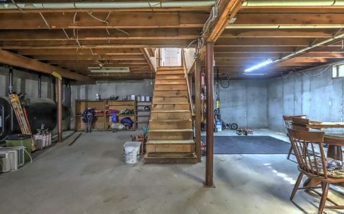 582 Milford Point Rd, Milford CT  06460-5429 exterior