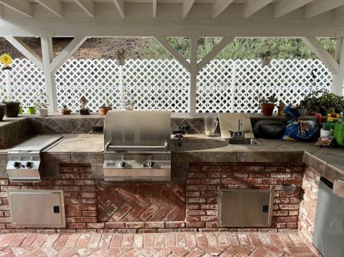 28711 Raintree Ln, Santa Clarita, CA 91390-4133