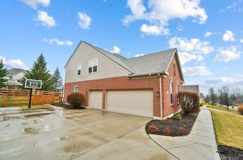 266 Forest Edge Dr, South Lebanon OH  45065-8736 exterior