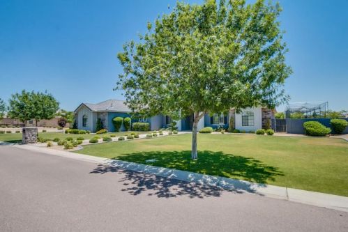 8185 Frier Dr, Glendale, AZ 85303-1021