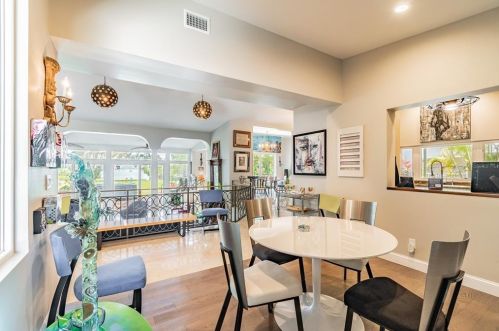 5148 31st Ave, Saint Petersburg FL  33707-5600 exterior