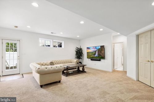 2617 Cast Off Loop, Woodbridge VA  22191-1470 exterior
