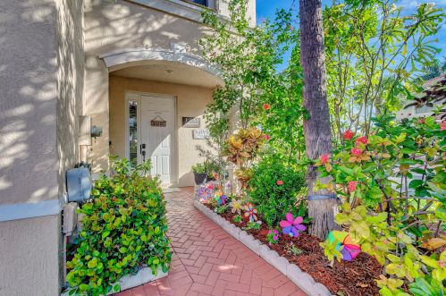 6045 Seminole Gardens Cir, West Palm Beach, FL 33418-6582