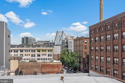 253 3rd St, Philadelphia PA  19106-1209 exterior