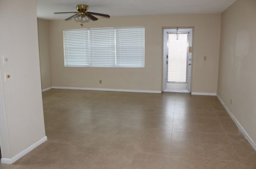 282 Camden L, West Palm Beach FL  33417-2057 exterior