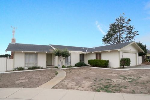 261 Young Cir, Marina, CA 93933-2718