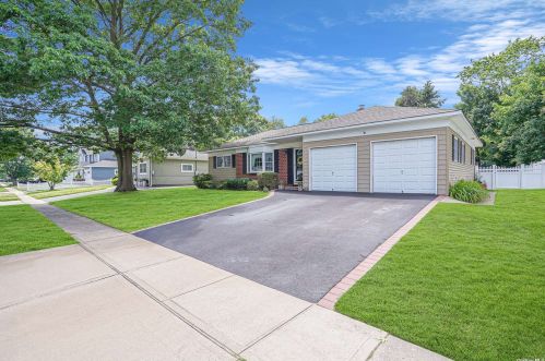 52 Colony Dr, West Sayville, NY 11796-1619