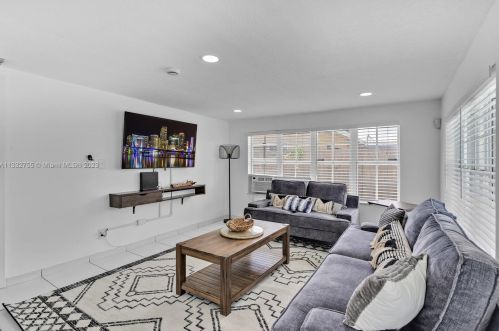 6445 22nd Ct, Hollywood FL  33023-2813 exterior