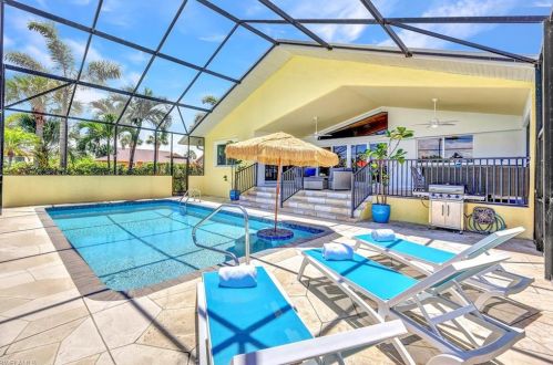 481 Lagoon Ave, Naples, FL 34108-2318