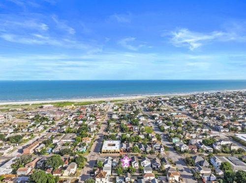 810 Winnie St, Galveston TX 77550-5133 exterior