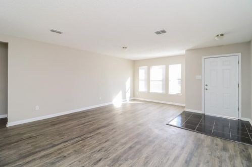 1305 Carberry St, Cedar Hill TX  75104-8132 exterior