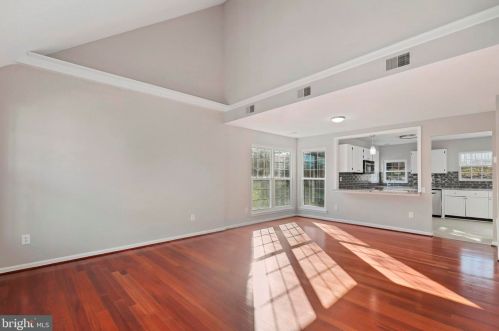 12253 Exbury St, Herndon, VA 20170-2543