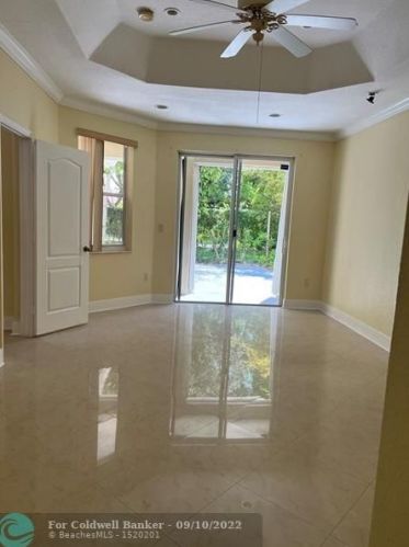 16800 36 Ct, Hollywood FL exterior