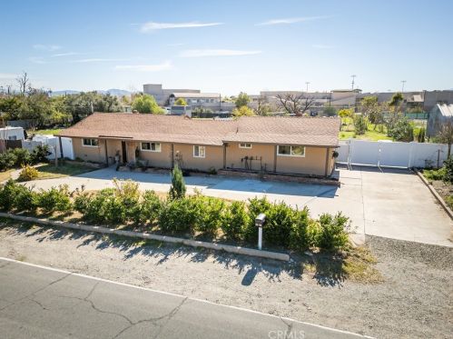 1591 Persimmon St, Rialto CA  92377-4190 exterior