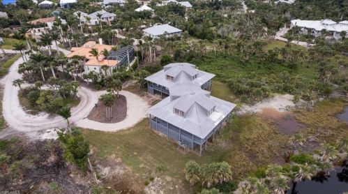 4150 Dingman Dr, Sanibel FL 33957-5107 exterior