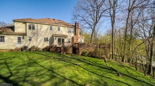 560 Lynne Dr, Greystone Park NJ  07950-3336 exterior