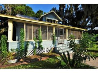 40 Central Ave, Umatilla FL  32784-8428 exterior