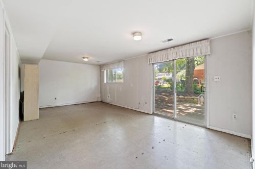 6501 Carrsbrook Ct, Springfield VA 22150-1311 exterior