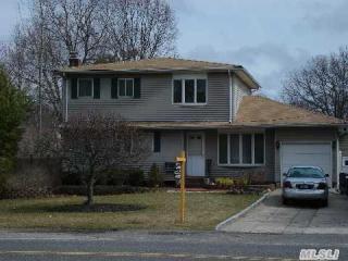 1083 Terry Rd, Hauppauge, NY 11779-4734