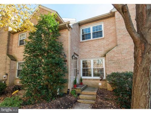 18 Rampart Dr, Wayne, PA 19087-5843
