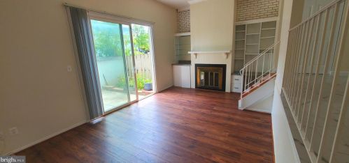 425 Reneau Way, Herndon VA  20170-4521 exterior