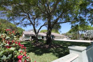 3934 Dunn Dr, Sarasota, FL 34233-1425