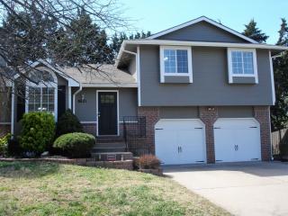 8621 Westlawn Ct, Wichita KS  67212-7360 exterior