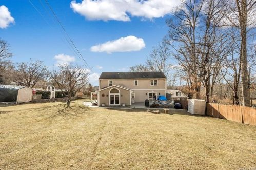 23 Daisy Dr, Mahopac NY  10541-5526 exterior