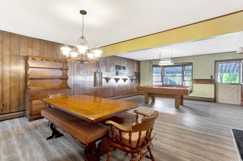 18 Hardy Ln, Westbury, NY 11590-6512