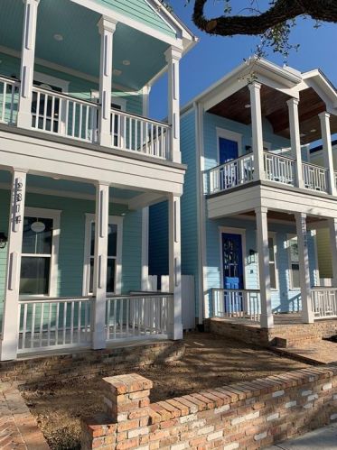 2304 Bernardo De Galvez Ave, Galveston TX 77550 exterior