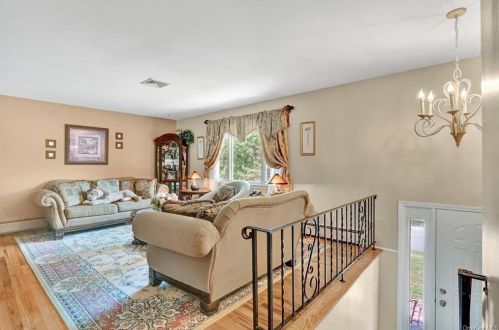 108 Nantucket Dr, Fishkill NY  12524-1021 exterior