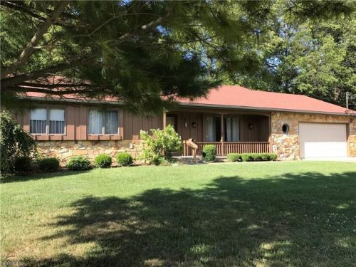6024 Edson St, Vermilion, OH 44089-1066